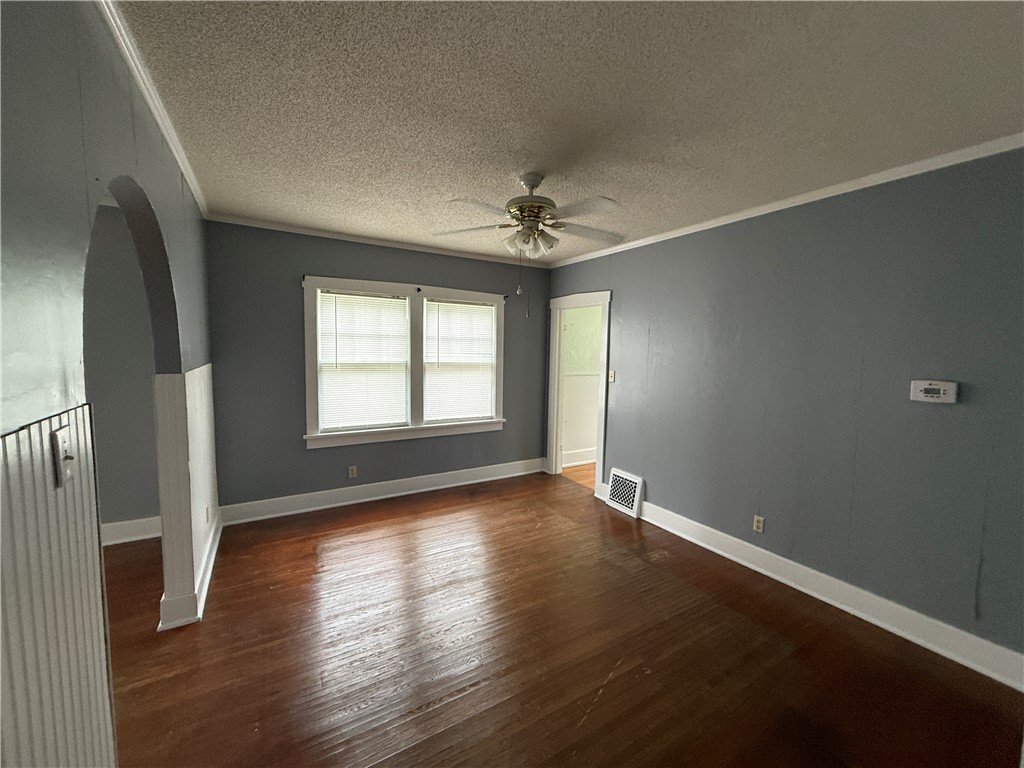 706 Douglas Street Property Photo 6
