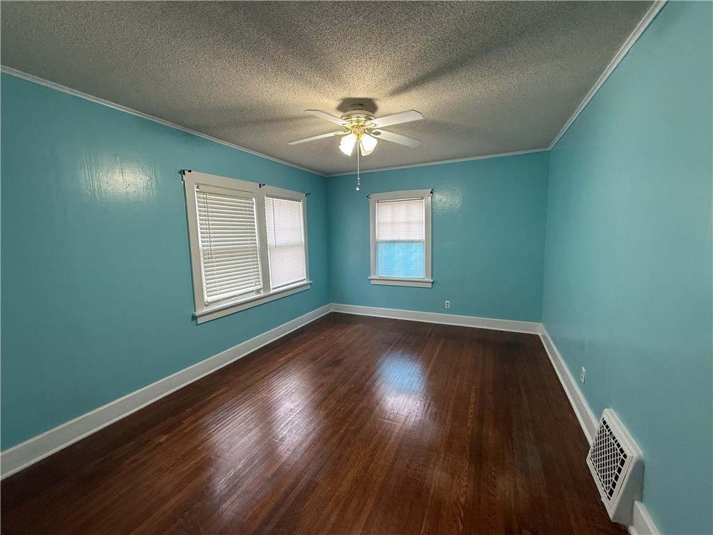 706 Douglas Street Property Photo 7