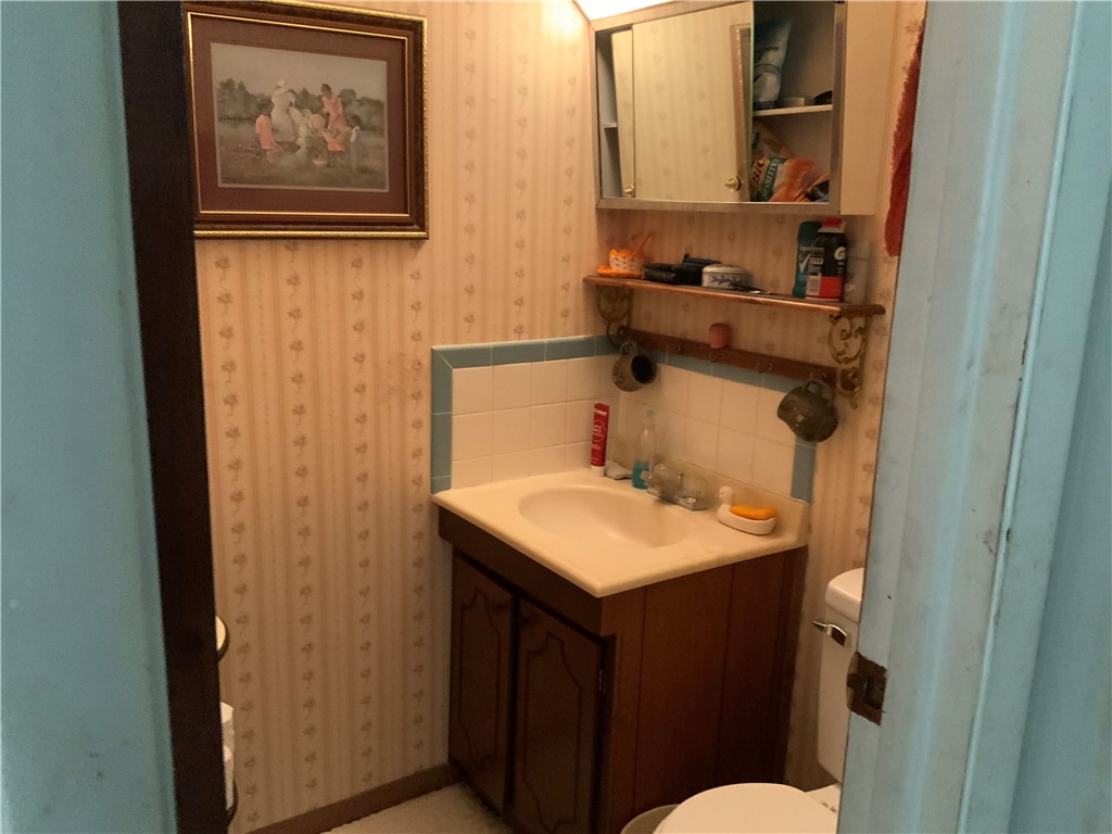 603 W English Street Property Photo 8