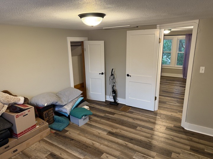 303 E Glenwood Avenue Property Photo 6