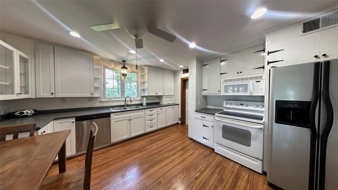 3728 N Lake Boulevard Property Photo 17