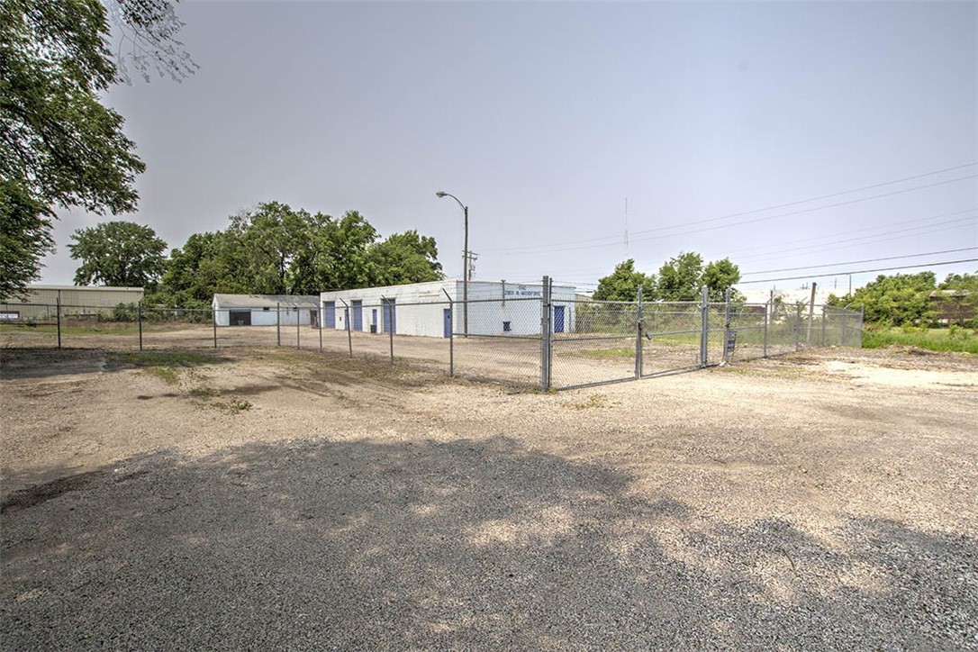2801 N Woodford Street Property Photo