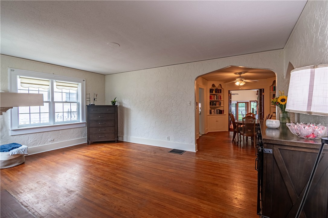 316 S Westlawn Avenue Property Photo 6