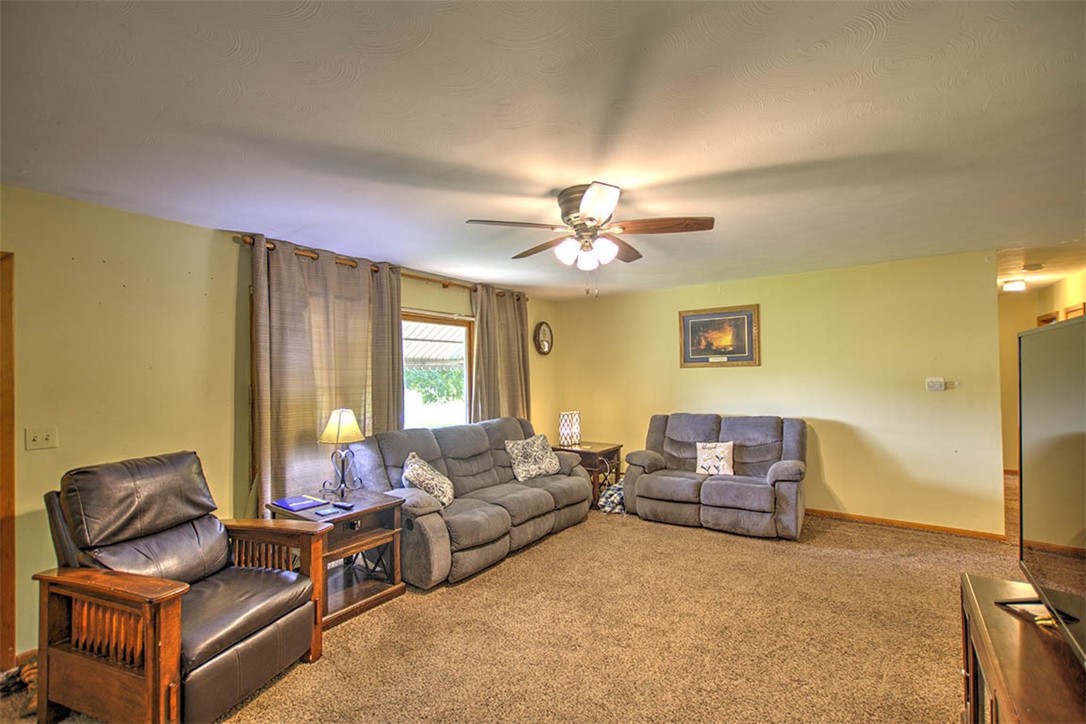 427 S Madison Street Property Photo 4