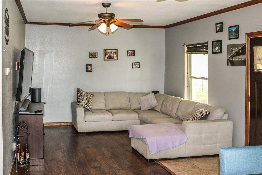 1084 County Road 100 E Property Photo 3