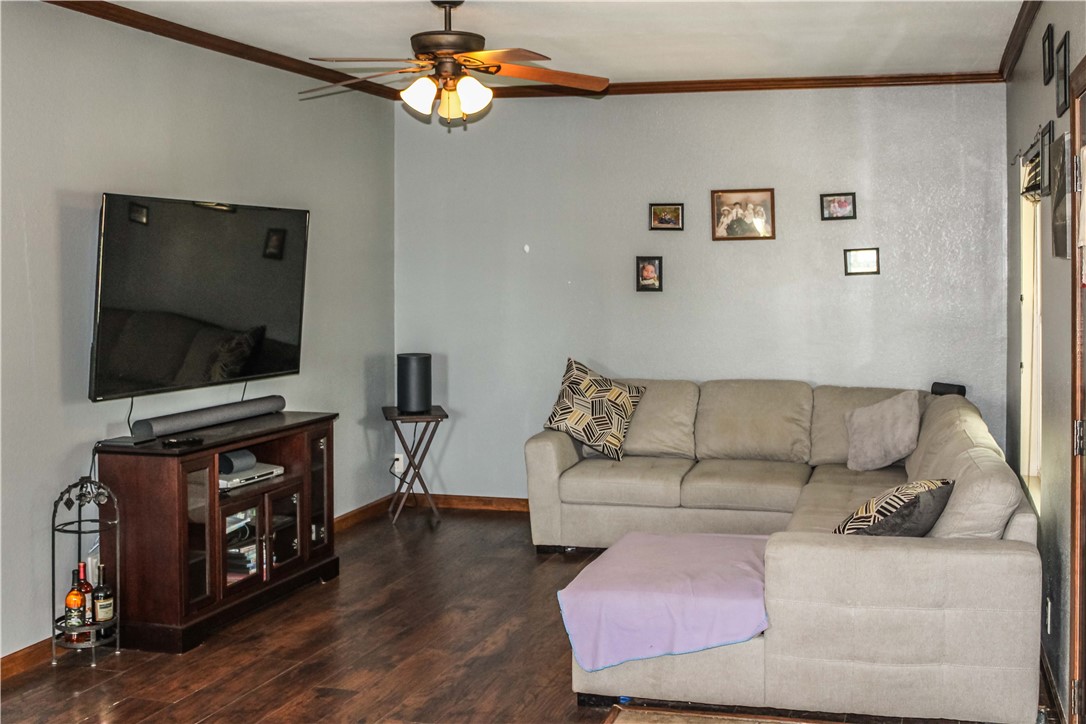 1084 County Road 100 E Property Photo 4