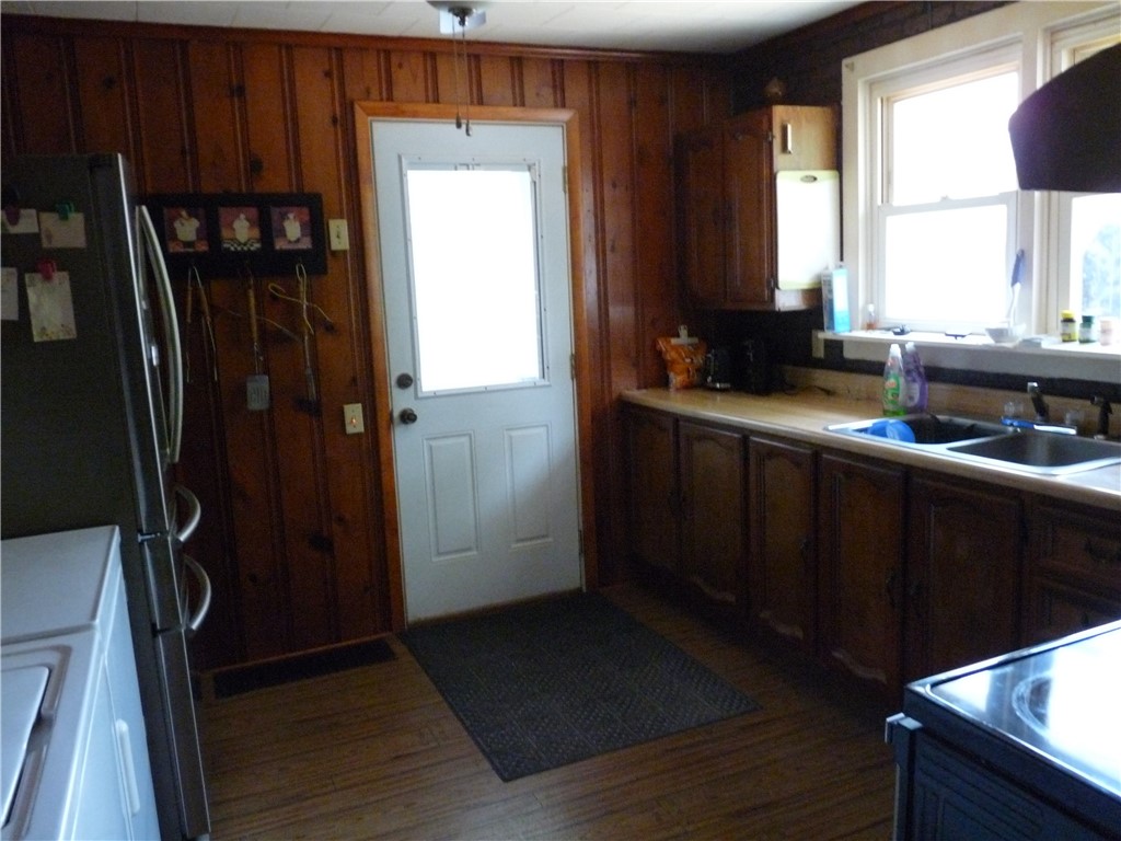 1402 Dean Street Property Photo 7