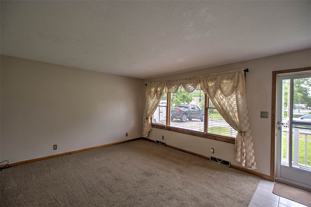 335 E Walnut Street Property Photo 10