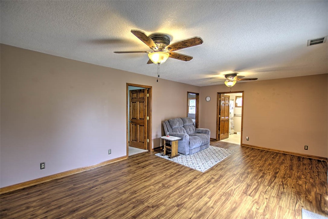 335 E Walnut Street Property Photo 12