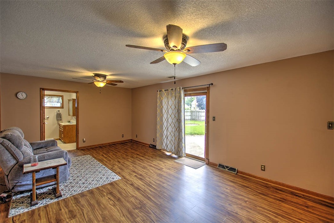 335 E Walnut Street Property Photo 13