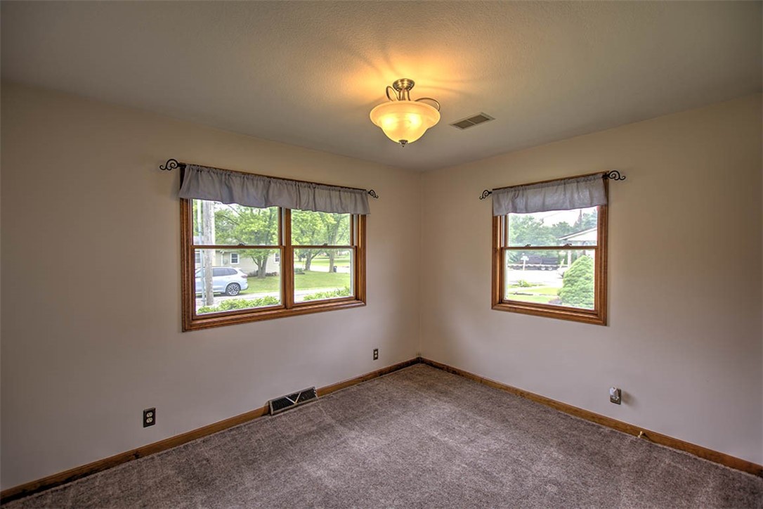 335 E Walnut Street Property Photo 19