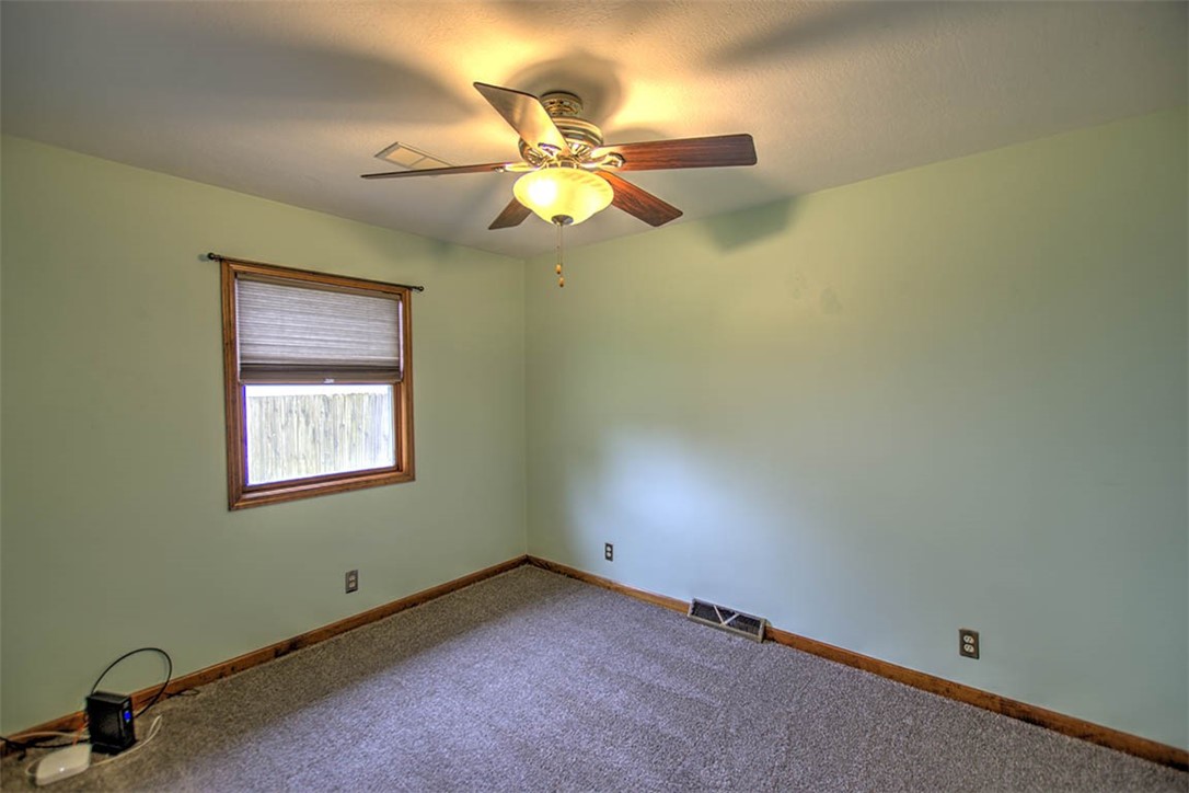 335 E Walnut Street Property Photo 20
