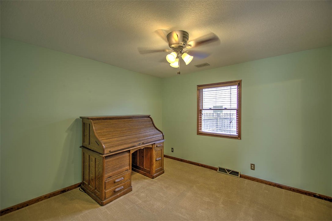 335 E Walnut Street Property Photo 21