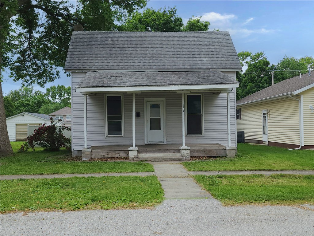 107 S St. John Street Property Photo 1