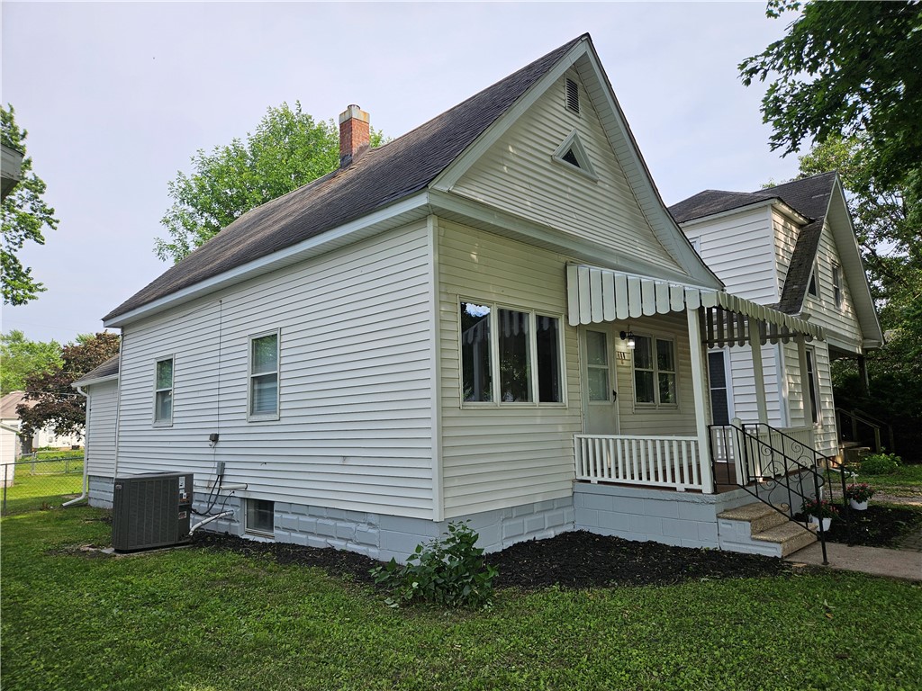 460 3rd Street Property Photo 2