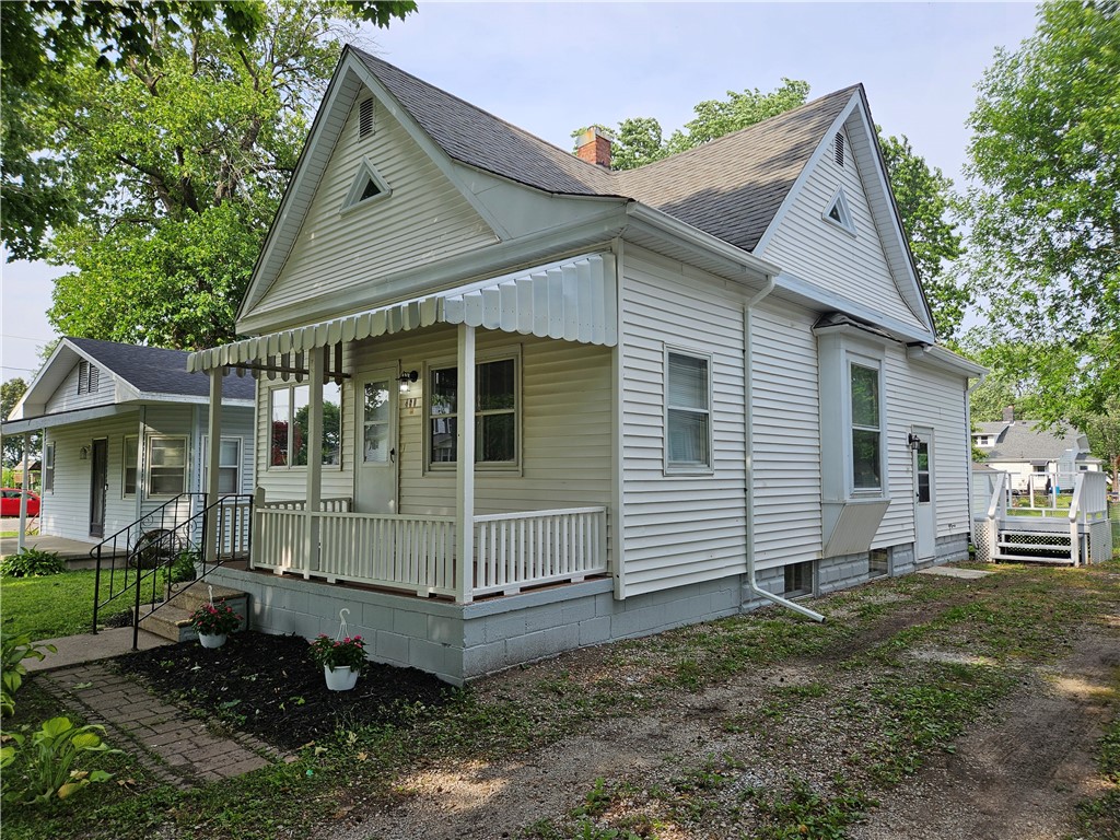 460 3rd Street Property Photo 3