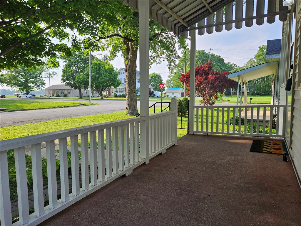 460 3rd Street Property Photo 4