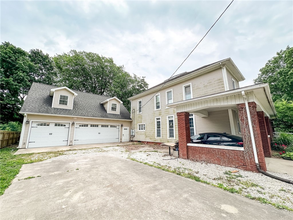 611 Front Street Property Photo 2