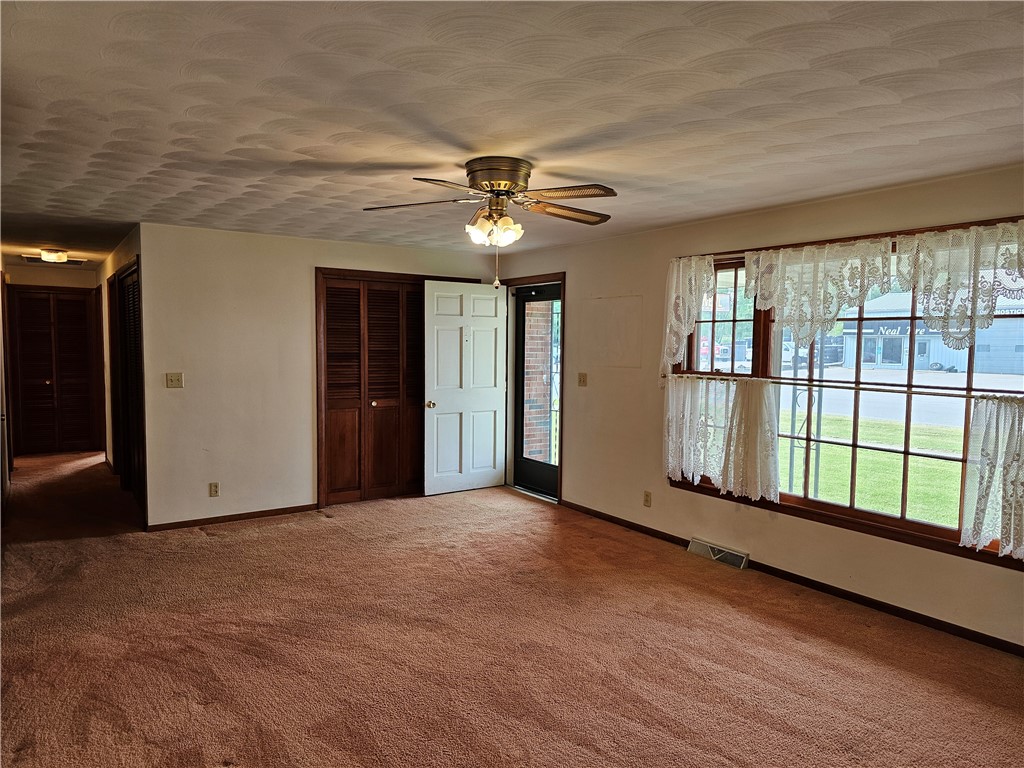 202 E Madison Street Property Photo 3