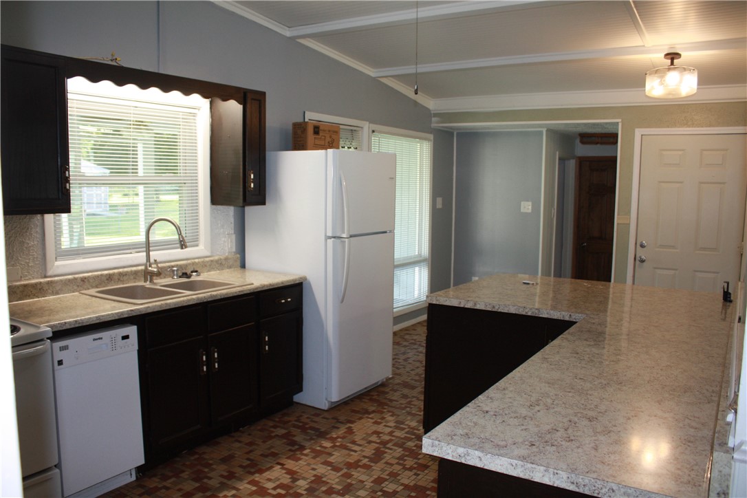 401 Columbus Drive Property Photo 11