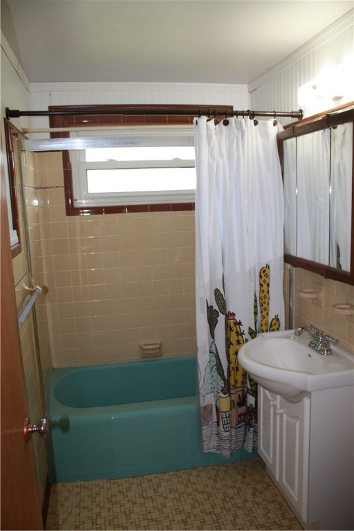 401 Columbus Drive Property Photo 13