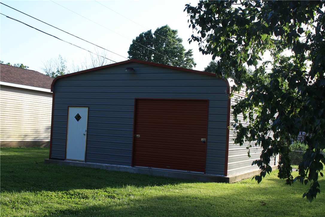 401 Columbus Drive Property Photo 16