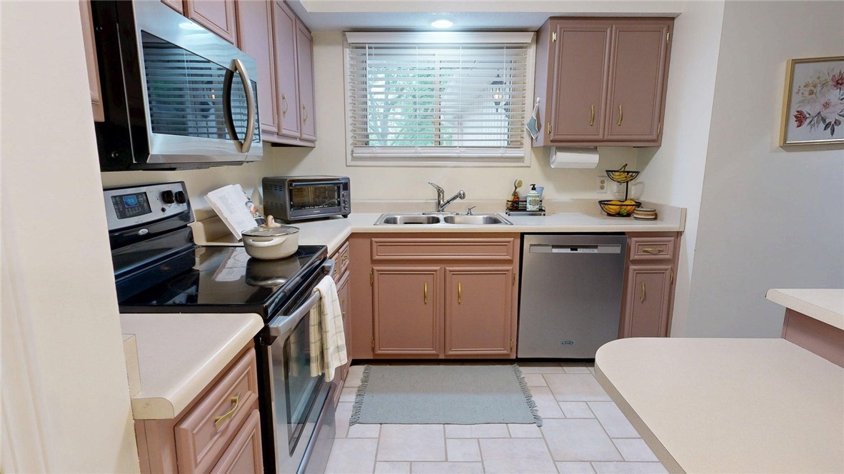 2622 Forrest Green Drive Property Photo 8