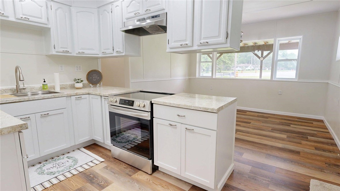 1302 W Pershing Road Property Photo 4