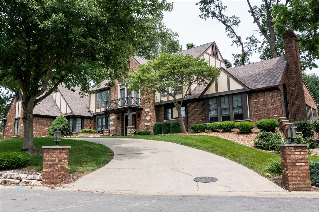 6 Lakeshore Court Property Photo