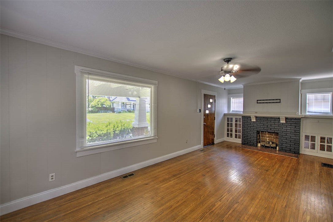 1448 Forest Avenue Property Photo 8