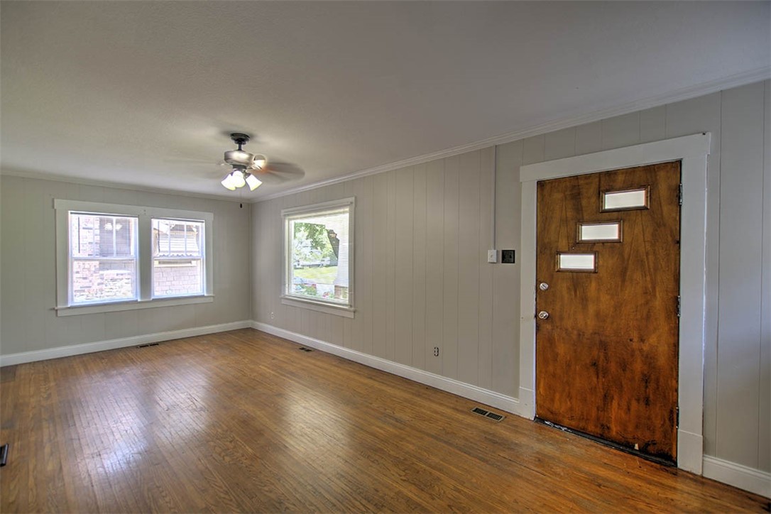 1448 Forest Avenue Property Photo 9