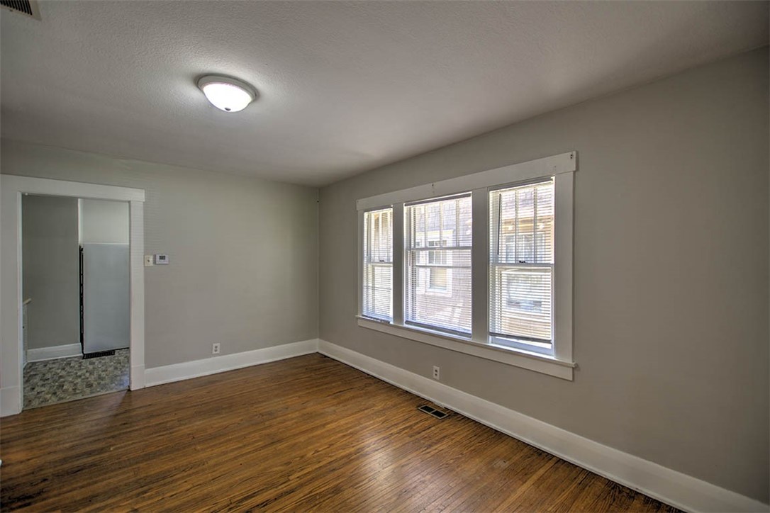 1448 Forest Avenue Property Photo 11
