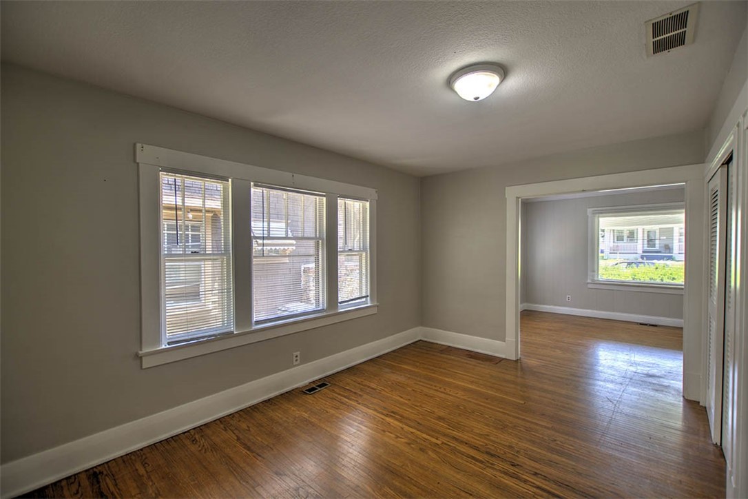 1448 Forest Avenue Property Photo 12