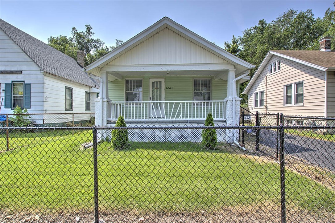 1263 E Dickinson Avenue Property Photo
