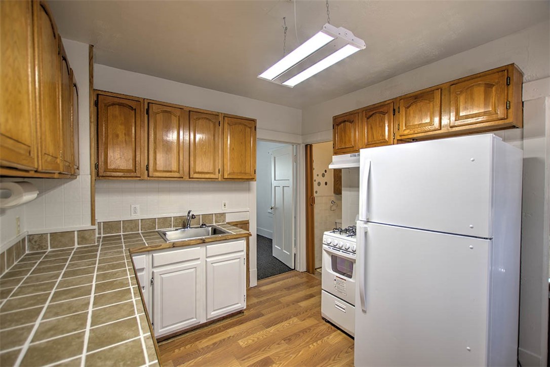 1263 E Dickinson Avenue Property Photo 6