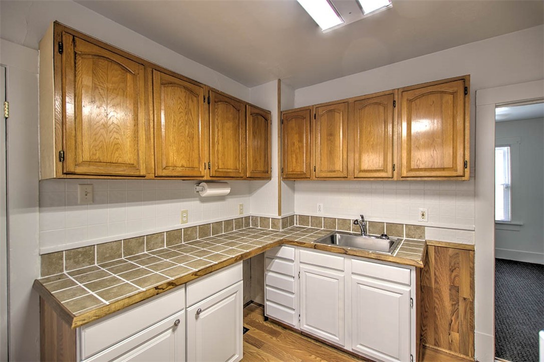 1263 E Dickinson Avenue Property Photo 7