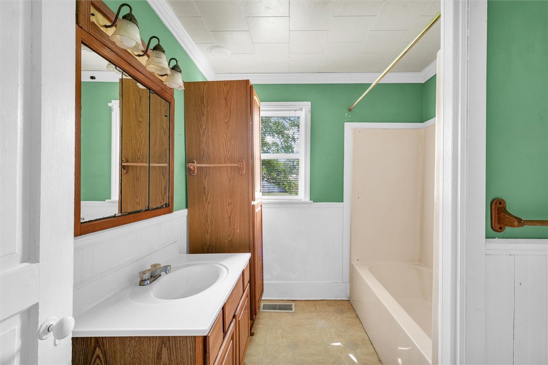 215 E Blevins Street Property Photo 19