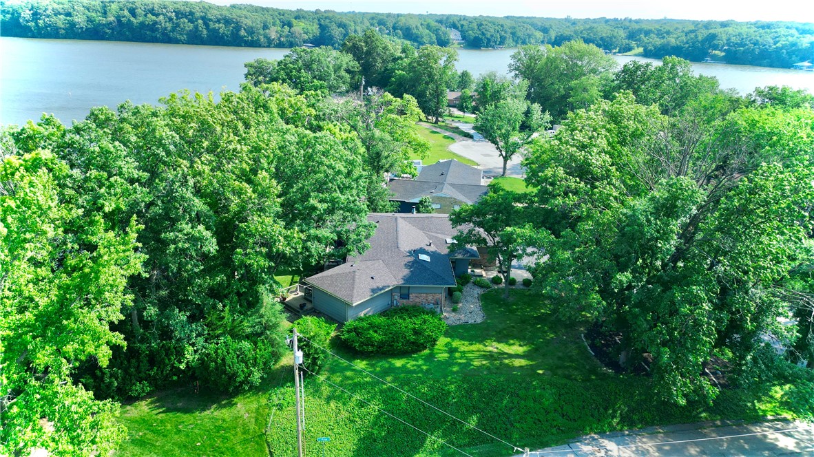 2404 S Angle Court Property Photo 4