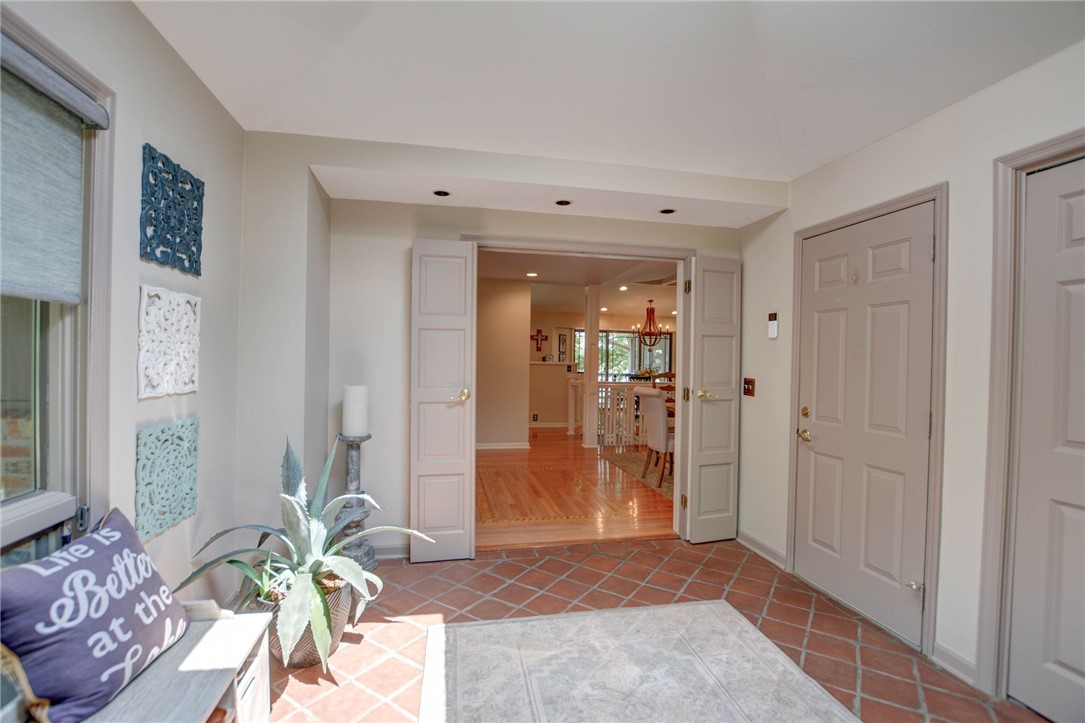 2404 S Angle Court Property Photo 6