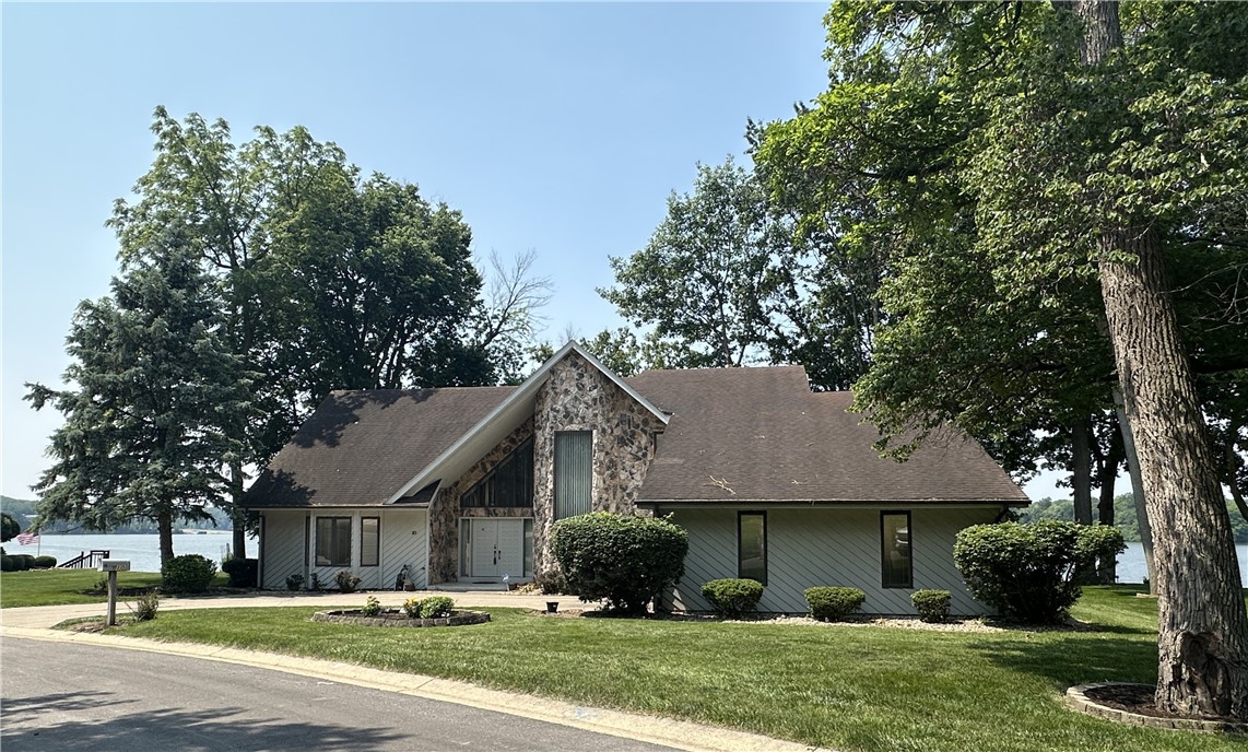 10 Lakeshore Court Property Photo