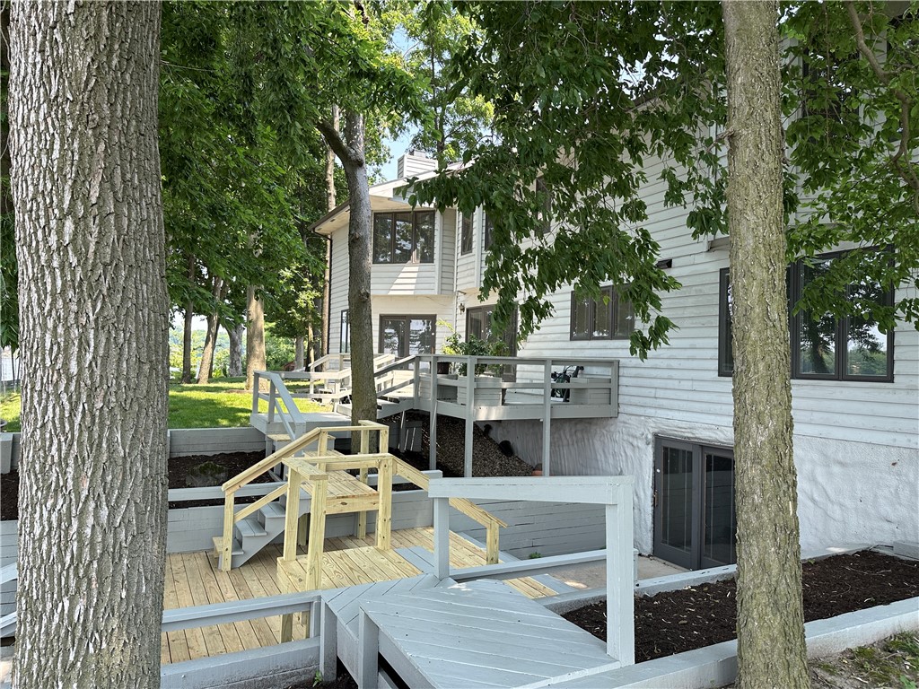 10 Lakeshore Court Property Photo 8