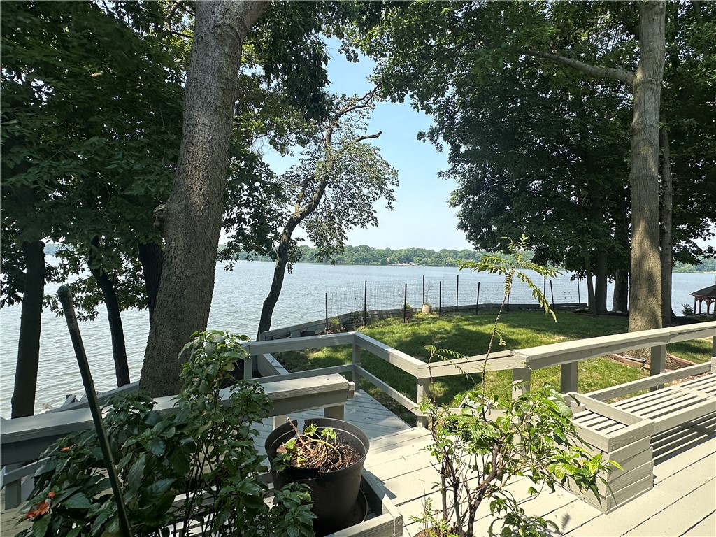 10 Lakeshore Court Property Photo 12