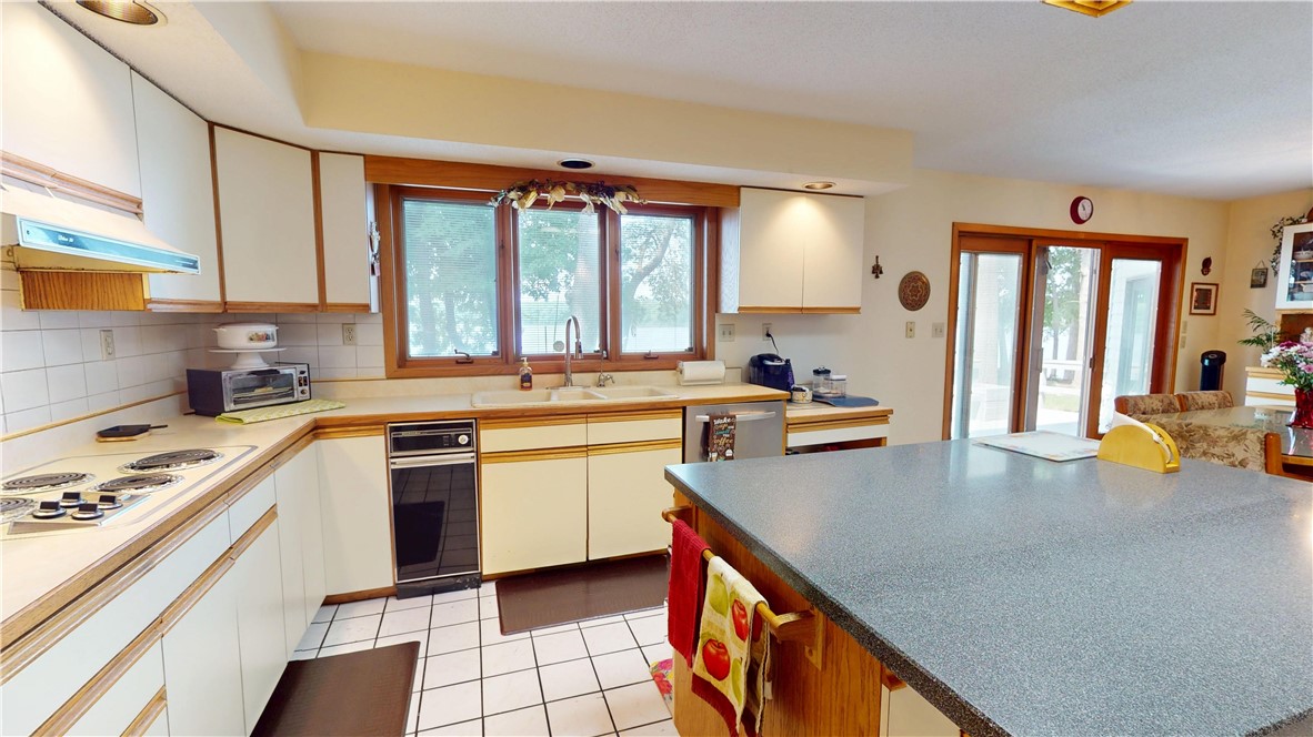 10 Lakeshore Court Property Photo 20
