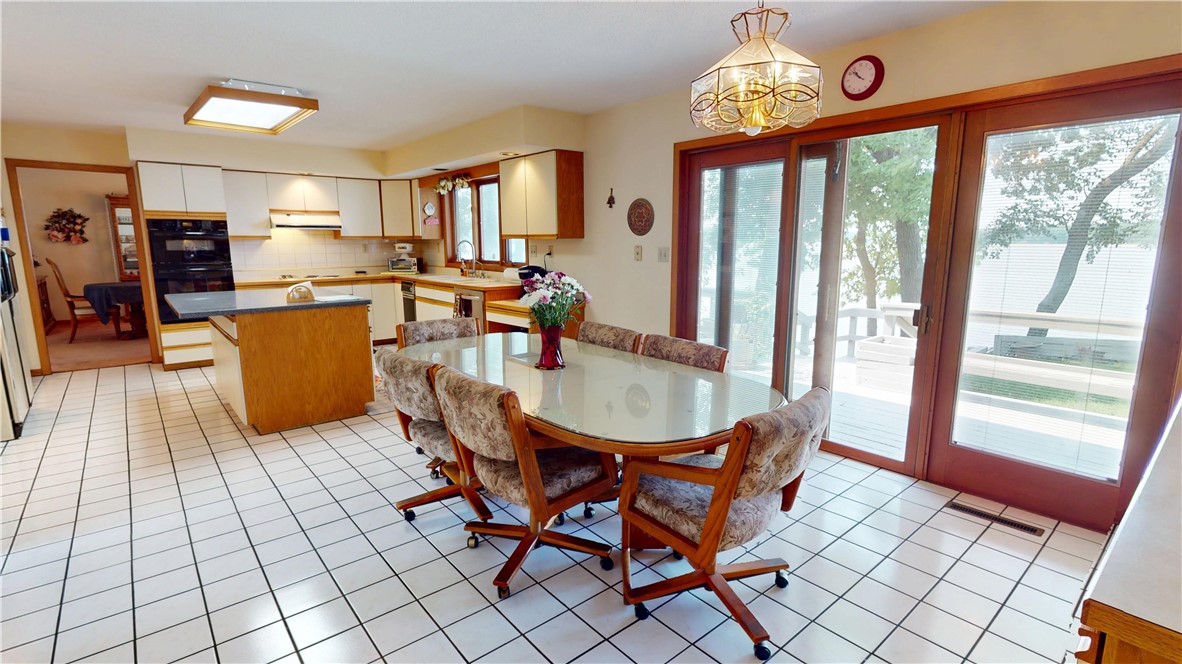 10 Lakeshore Court Property Photo 23