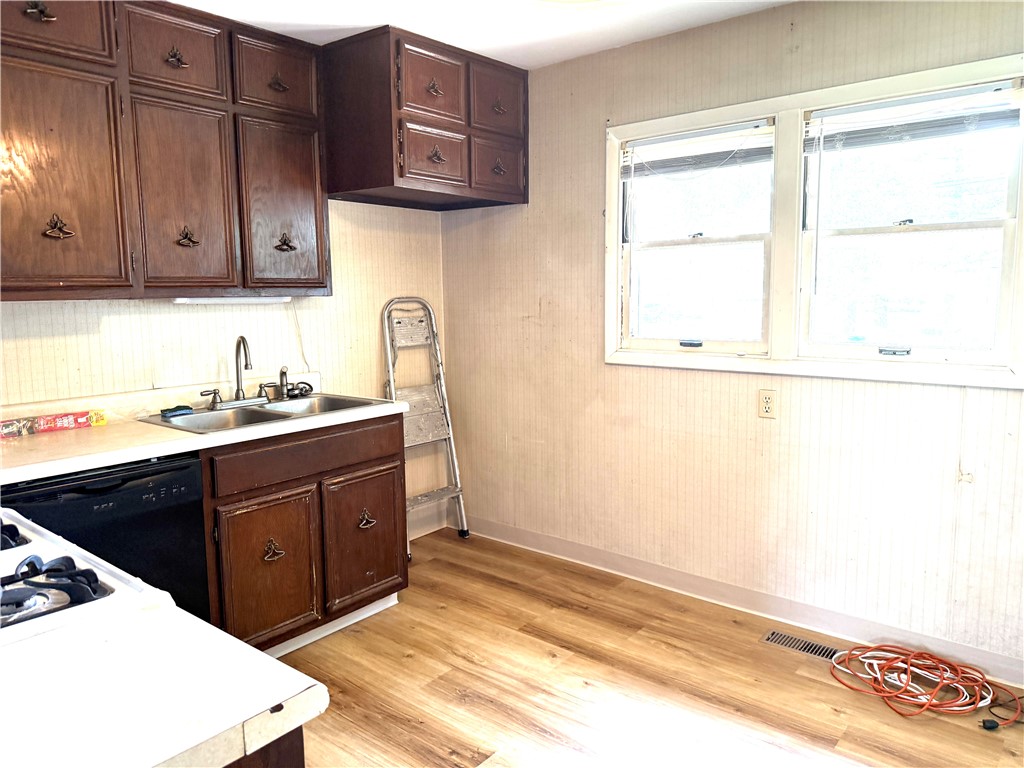 9 La Salle Drive Property Photo 3