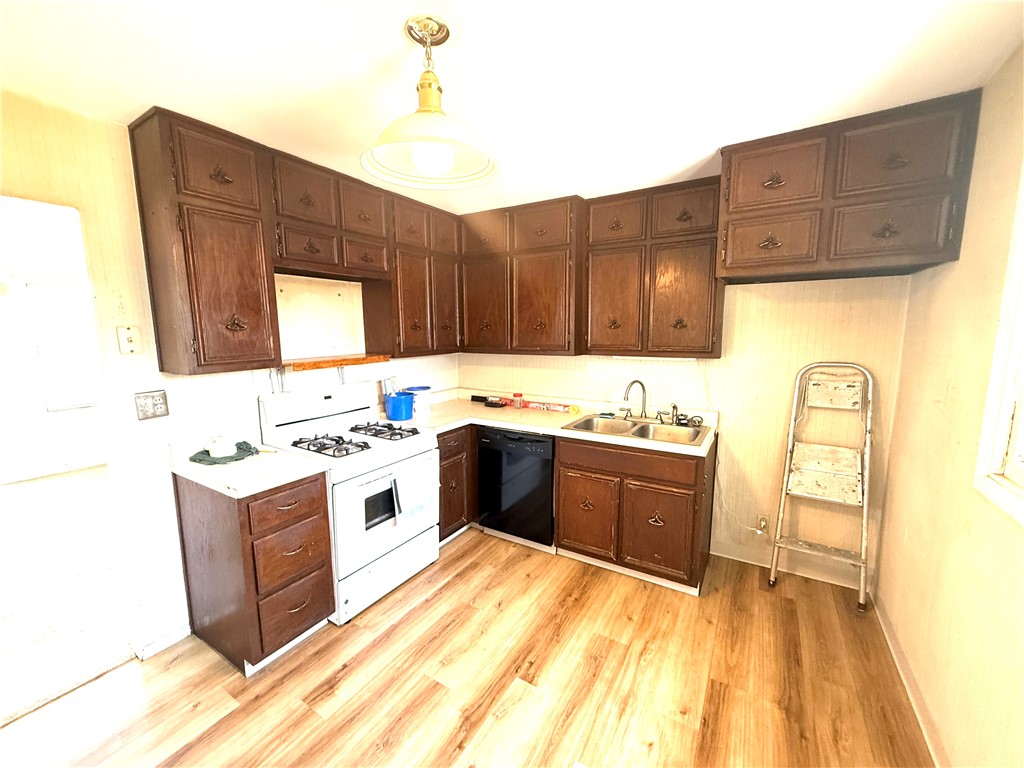 9 La Salle Drive Property Photo 4