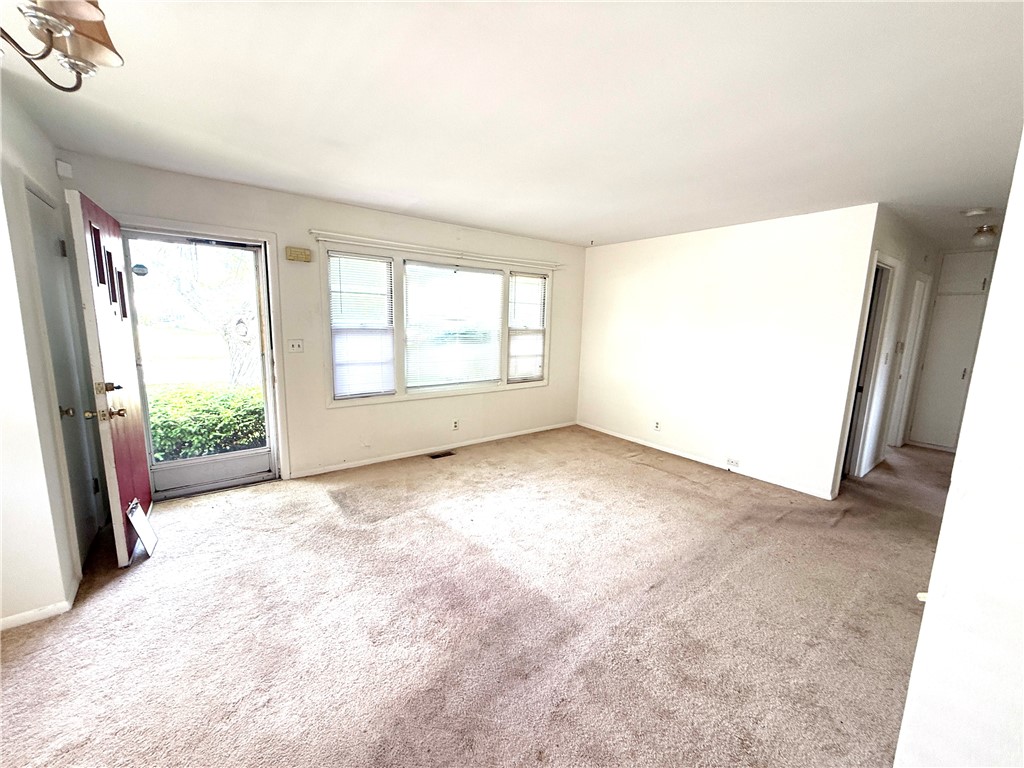 9 La Salle Drive Property Photo 7