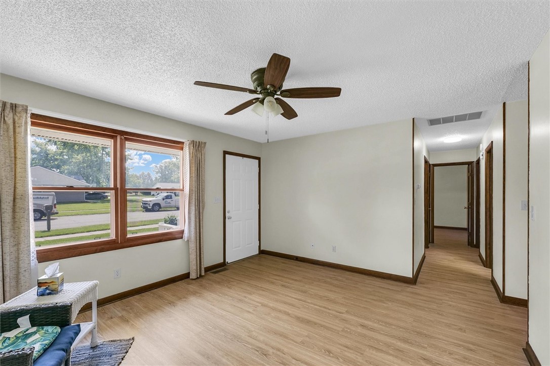 946 Foxcrest Drive Property Photo 2