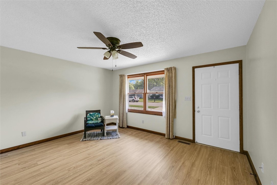 946 Foxcrest Drive Property Photo 3