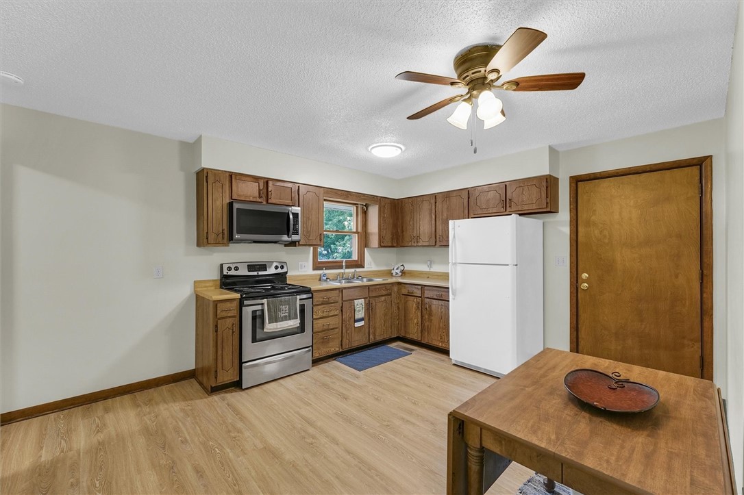 946 Foxcrest Drive Property Photo 4